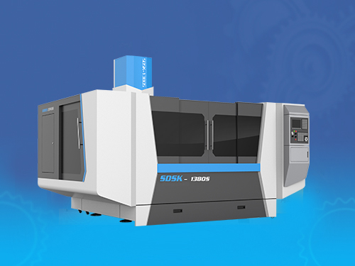 精雕机研发专家倾心7年研发了8款铝型材精雕机，解决了行业超大一体式电视机边框加工问题。